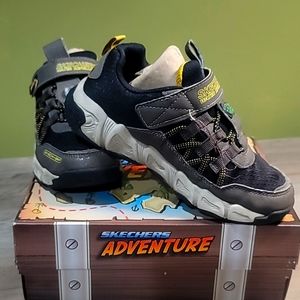 Sketchers adventure kids shoes with working compass